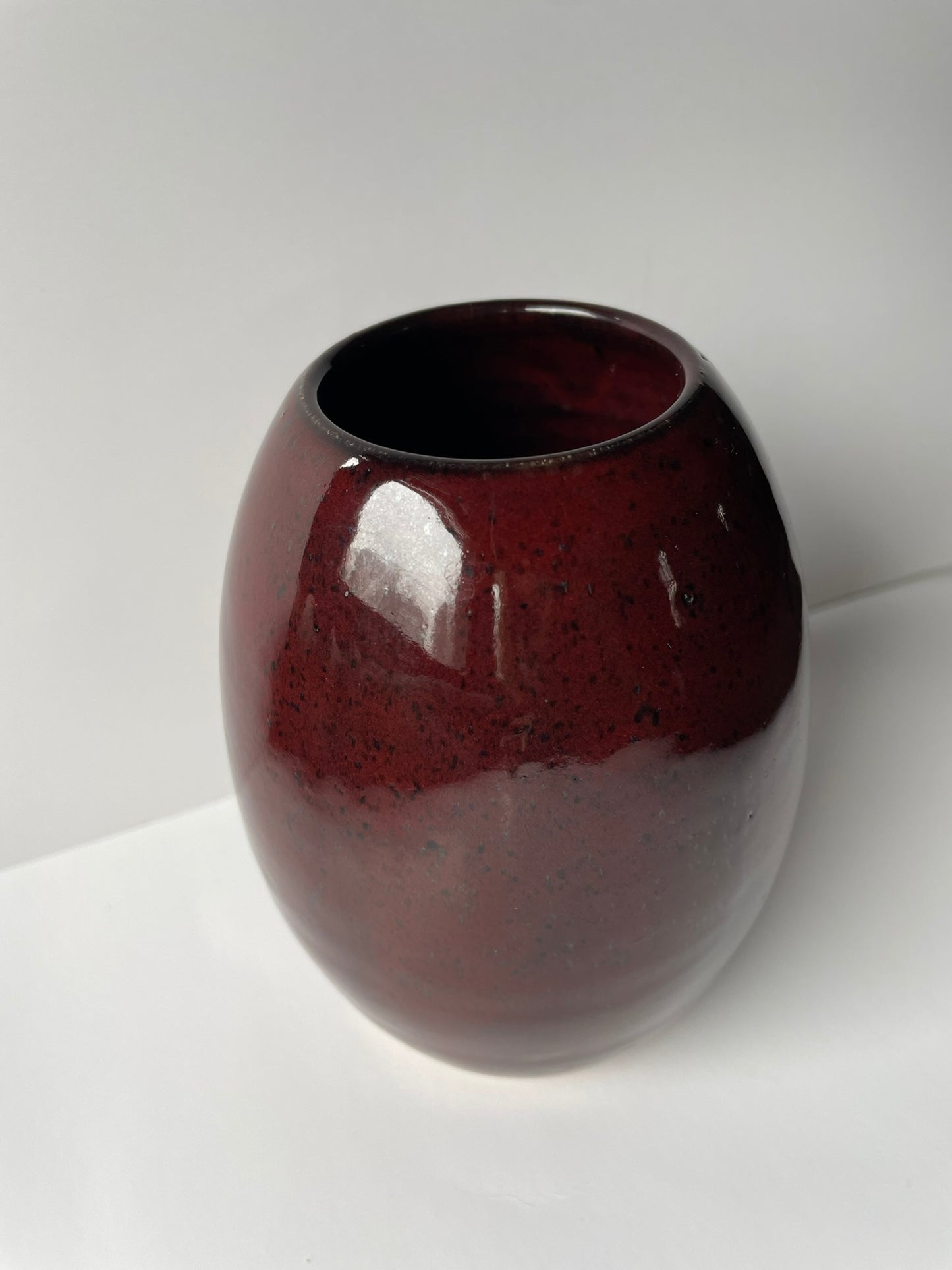 Red oval vase (version 2)