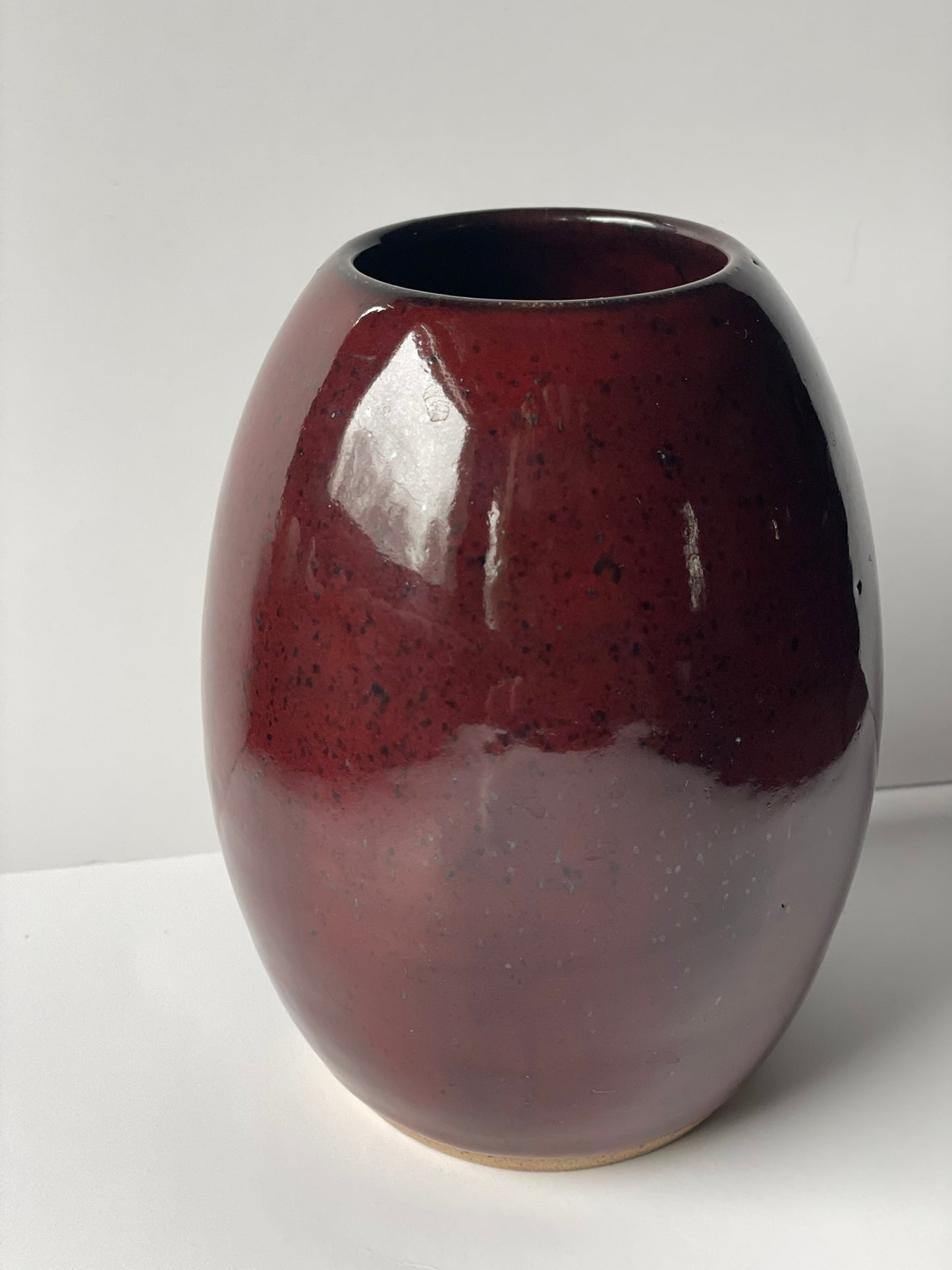 Red oval vase (version 2)