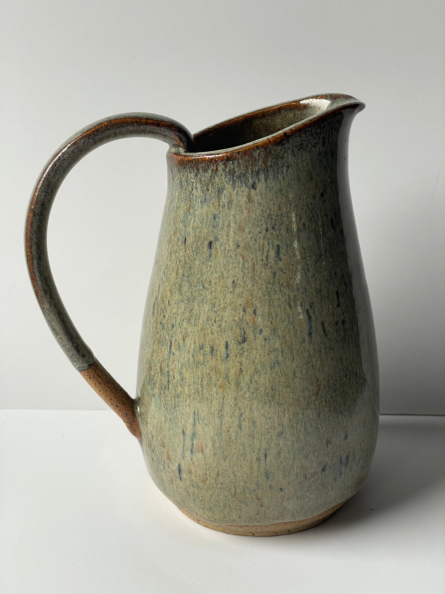 Medium pitcher