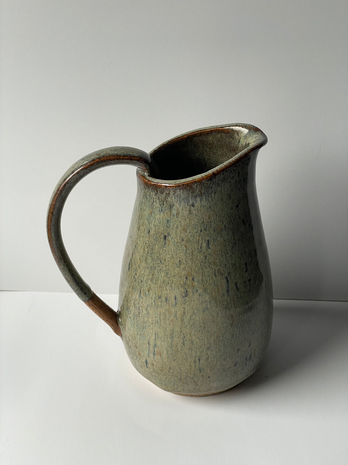 Medium pitcher