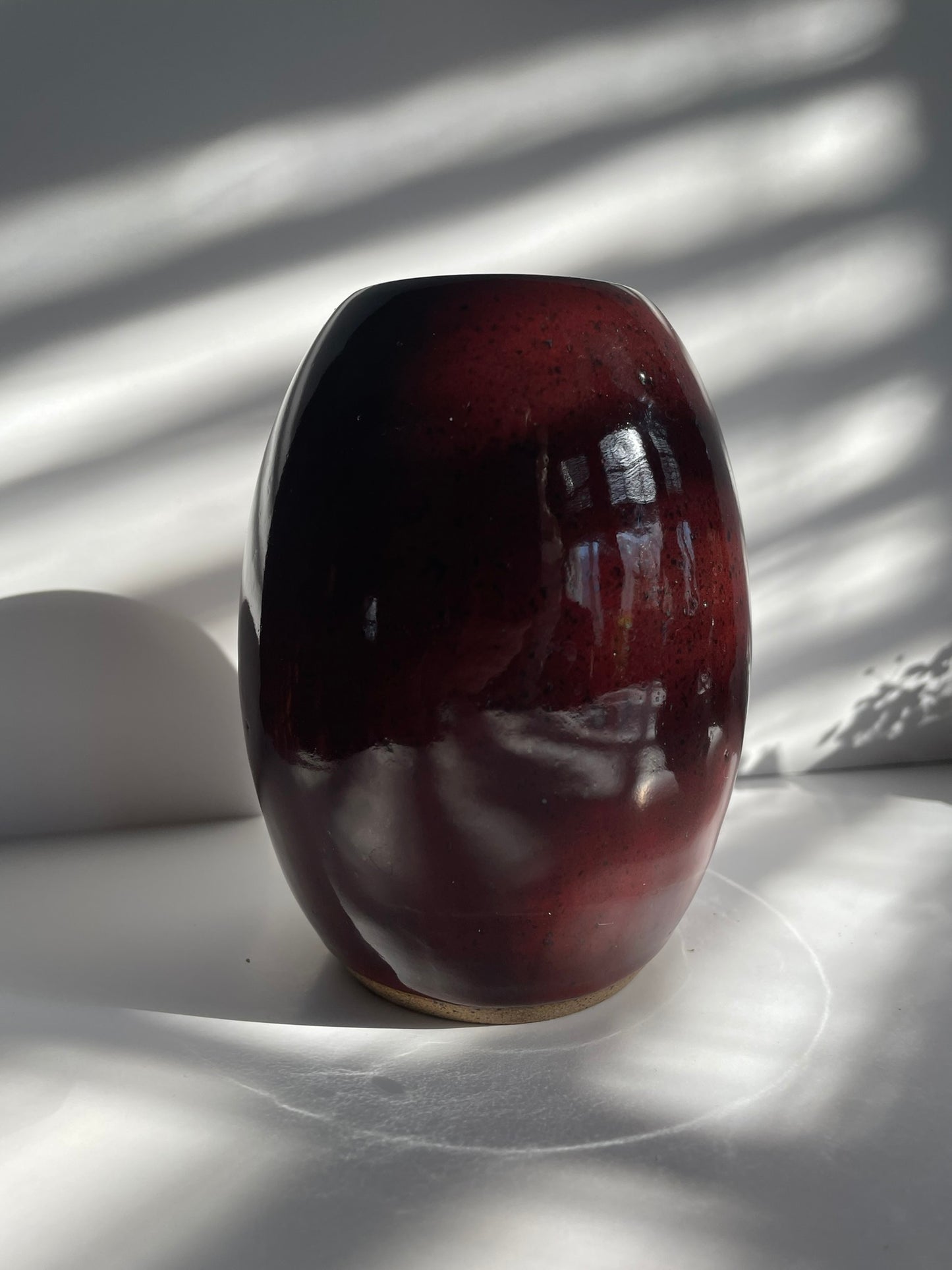 Red oval vase (version 2)