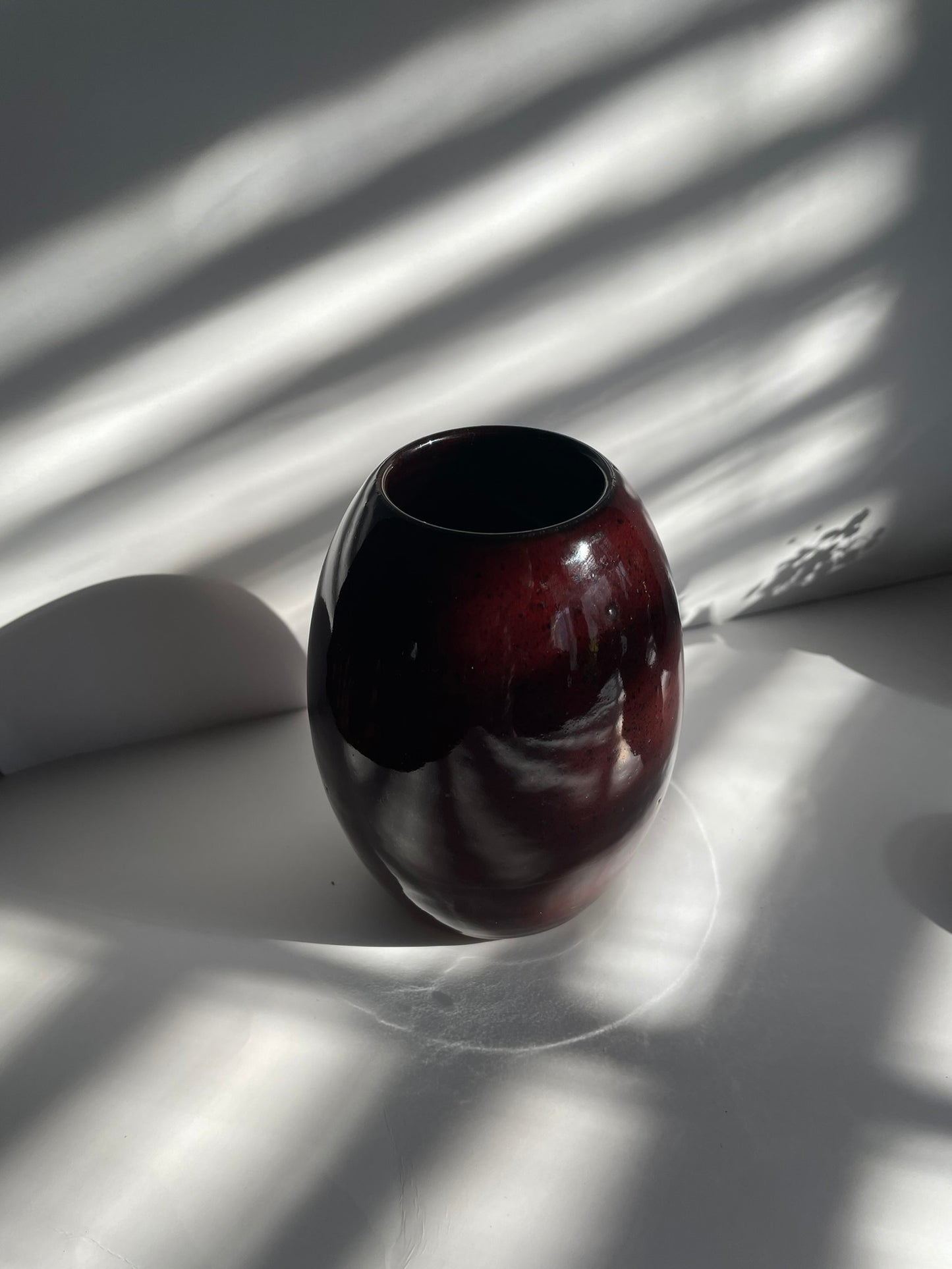 Red oval vase (version 2)