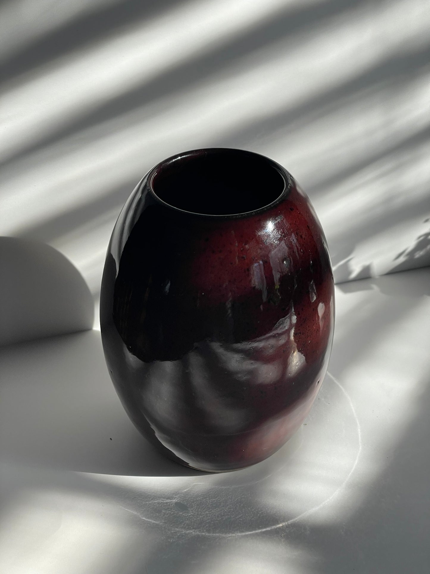 Red oval vase (version 2)